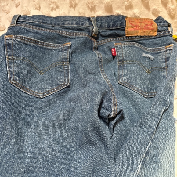 Levi’s - Picture 3 of 3